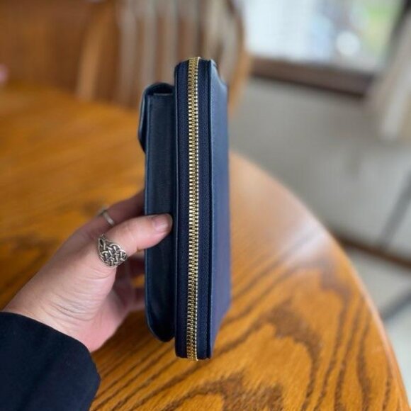 STL SELENA THE LABEL-CONVERTIBLE CLUTCH WALLET/ CROSSBODYBAG- BLUE FAUX LEATHER - Picture 3 of 5